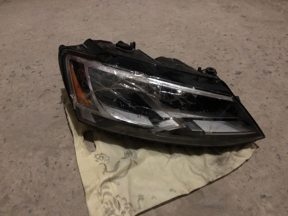 Фара права vw jetta джета під ремонт