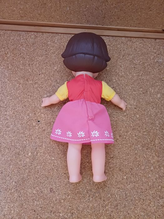 Heidi cerca de 37 cm.
Famosa.
Como nova.