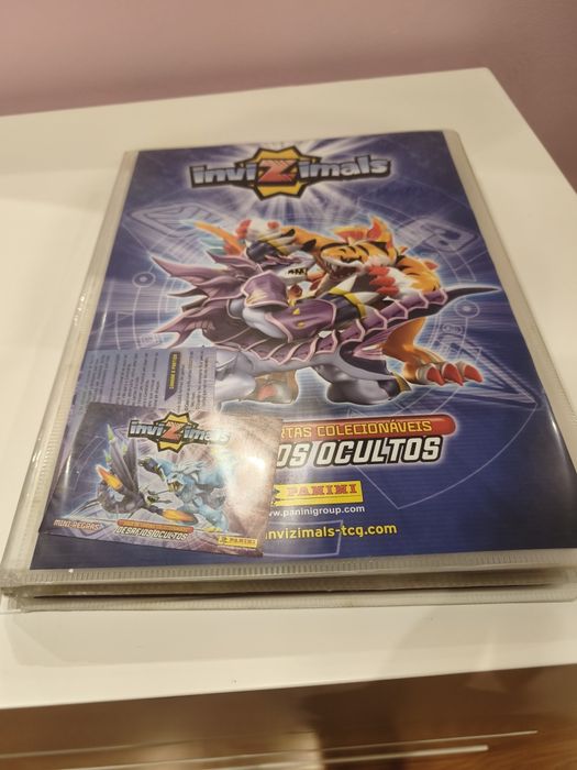 Vendo caderneta com cartas Invizimals