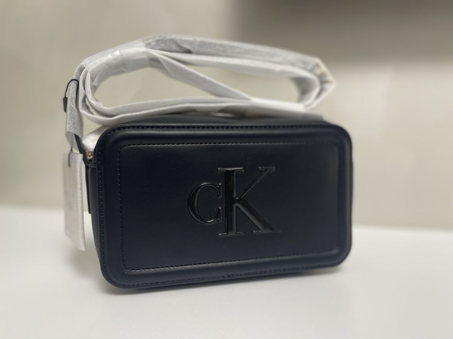 Сумка кросбоді жіноча  Calvin Klein