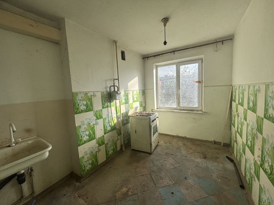 Продам двокімнатну квартиру в центрі під ремонт