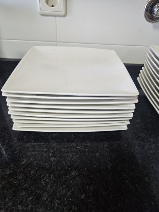 Conjunto de pratos de jantar, sobremesa e sopa