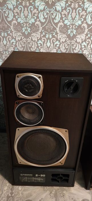 Обменяю две колонки S90 + Усилок