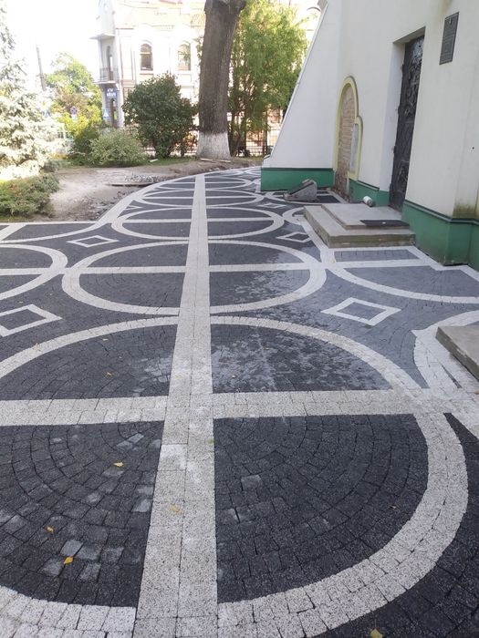 Продаж та укладання бруківки