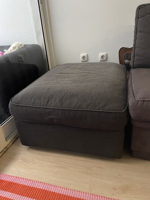 Sofá + repousa pés com arrumaçao