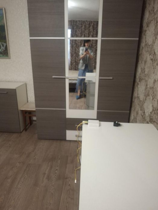 Здаю на тривалий термін велику 1-кімнатну квартиру в Лісках