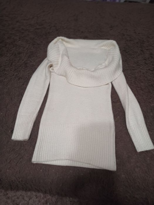 Модный удлиненный стильный свитер