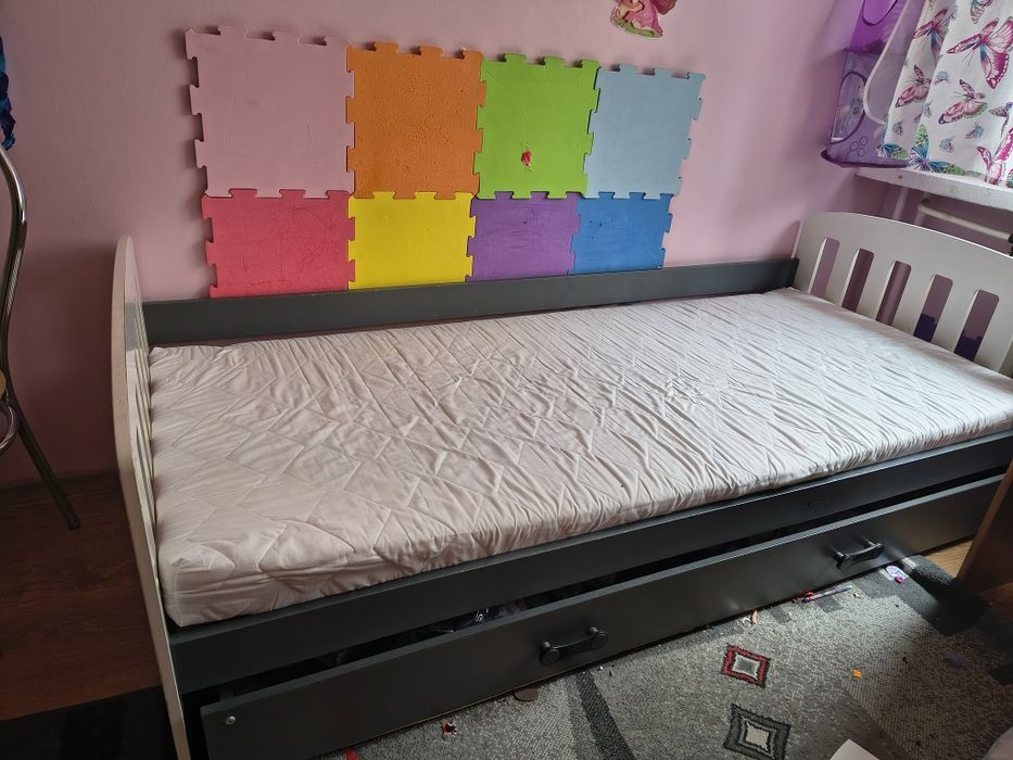 Łóżko dziecięce z materacem piankowym