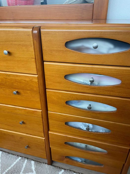 Cómoda de quarto com espelho