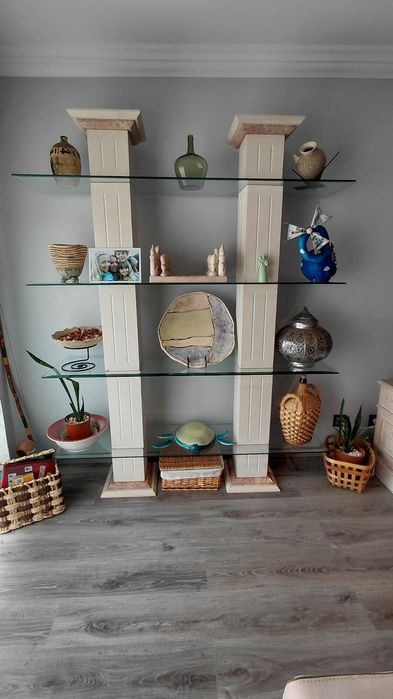 Estante e mesa de mármore