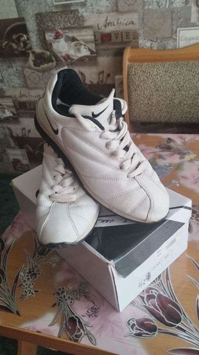 Шкіряні кросівки Nike 37р