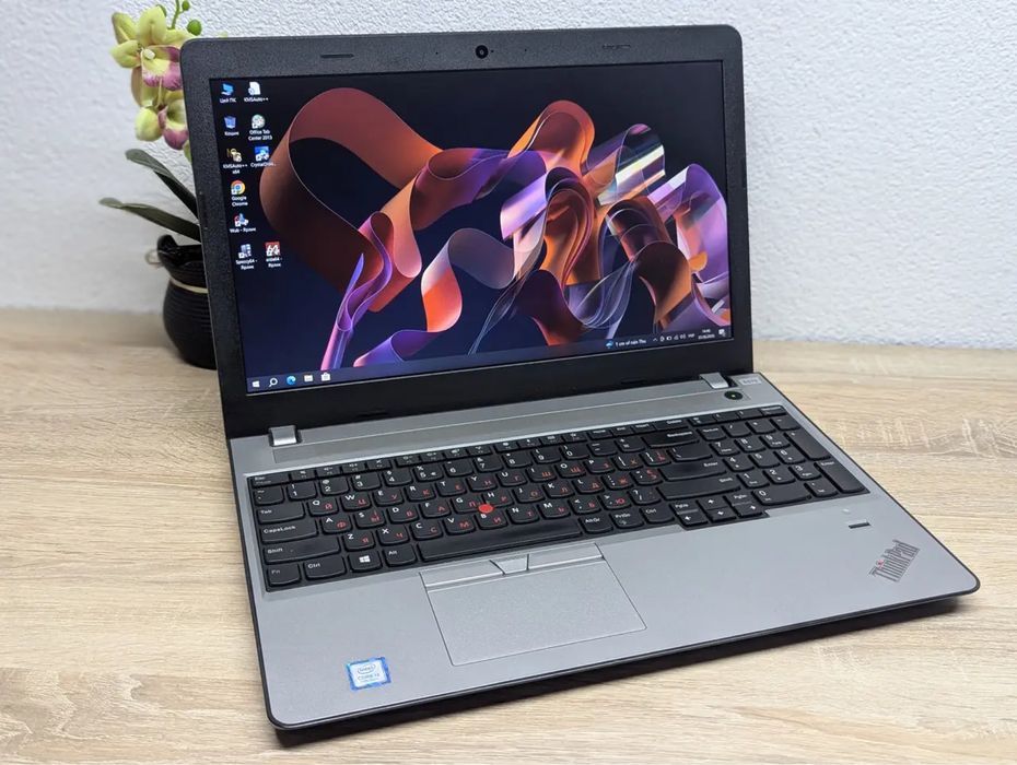 Игровой ноутбук Lenovo E570: 15.6” Full HD, Intel Core i5-7200U, 8 GB DDR4, GeForce 940MX 2 GB, SSD 128 GB