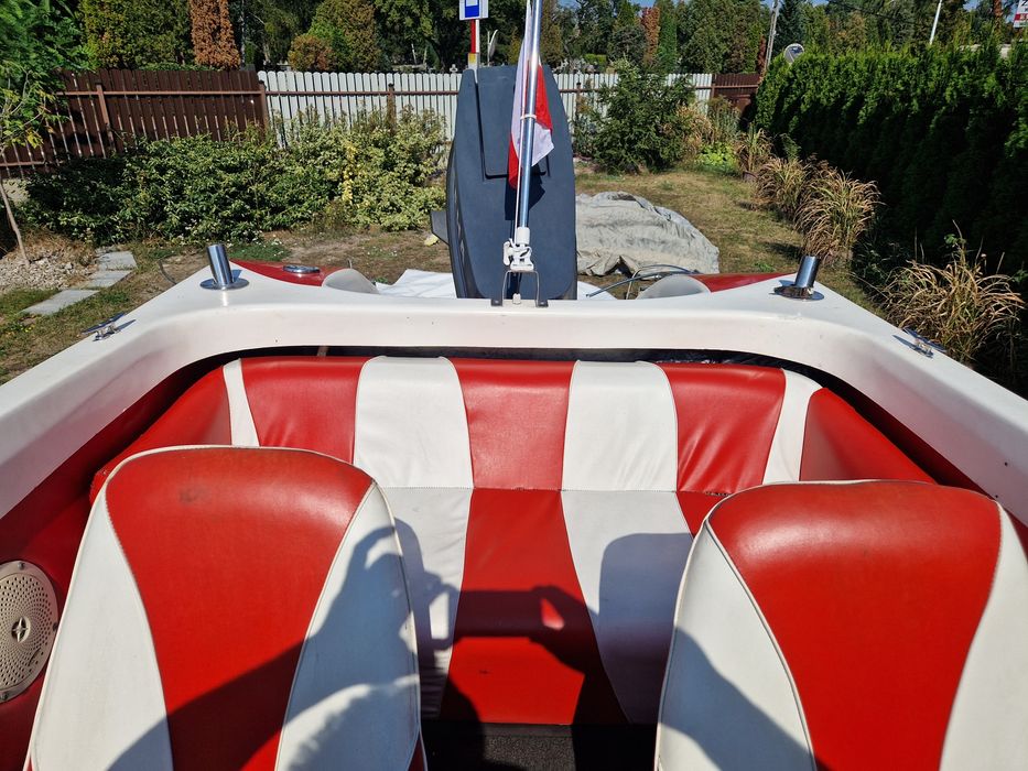 Motorówka z silnikiem Yamaha 75hp z przyczepą