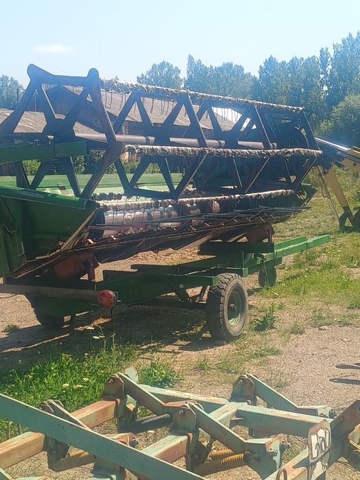 Комбайн зернозбиральний джондір 1085