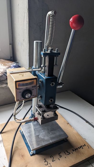 Прес для гарячого тиснення