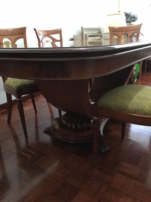 Mesa e 6 cadeiras e 2 cadeirões