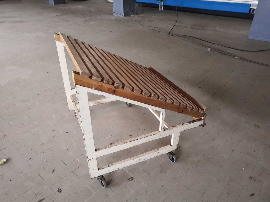 Expositor de frutas, legumes, bacalhau, etc.