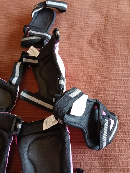 Capacete, cotoveleiras, joelheiras, proteção de pulsos