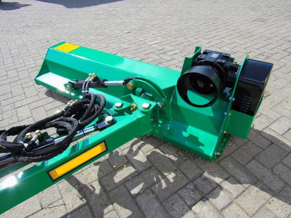 Triturador / destroçador  Hidraulico de Martelos ou Facas.