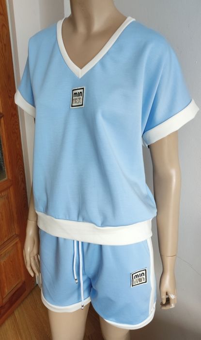 Damski krótki komplet w materiale masełko