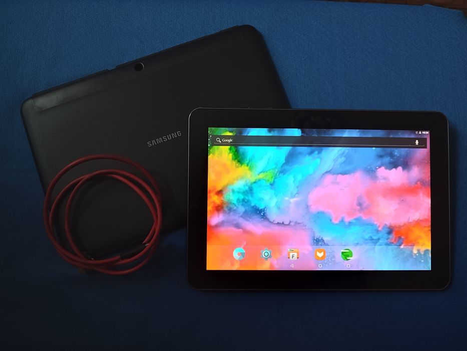 Планшет Samsung  GT-P7500