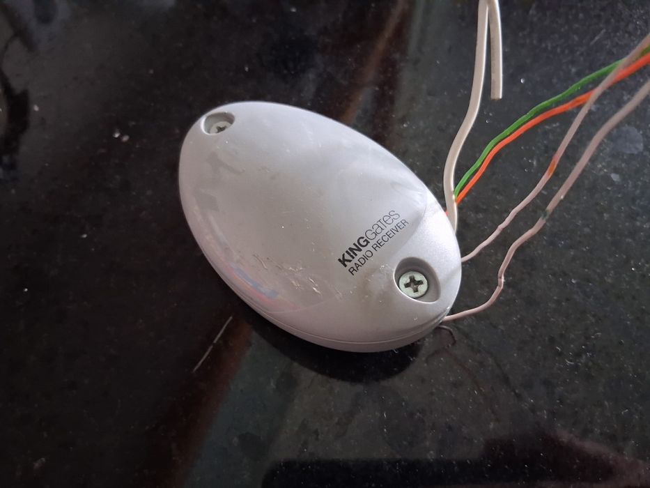 Receptor de infravermelhos KingGates com 2 comandos