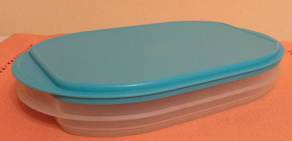 Pojemnik Tupperware do przechowywania żywności.