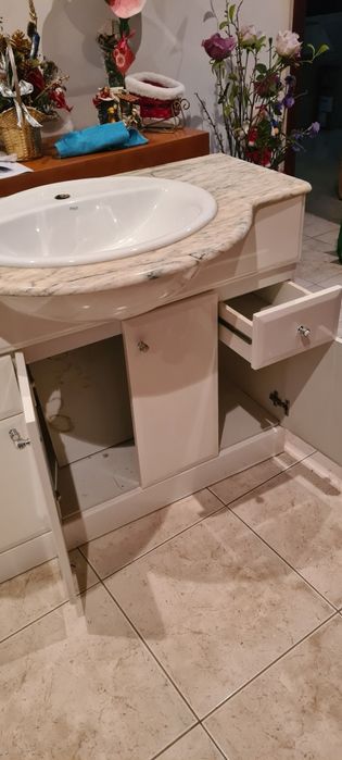 2 armários de casa de banho