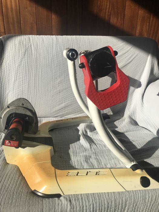 Rolo de ciclismo Elite Qubo Fluid.