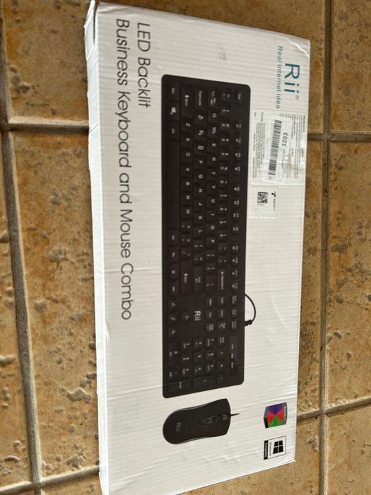 Teclado e rato completamente novos
