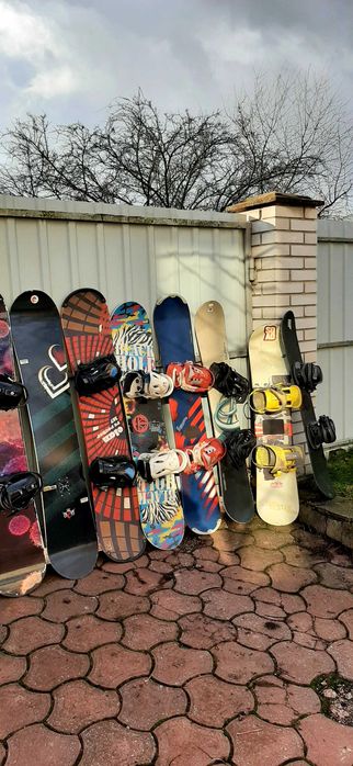 прокат лиж:бігових, гірських та сноубордів.