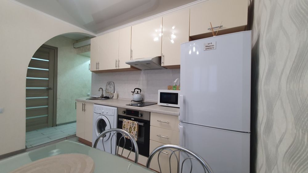 Двухкомнатная студия центр. Квартиры посуточно