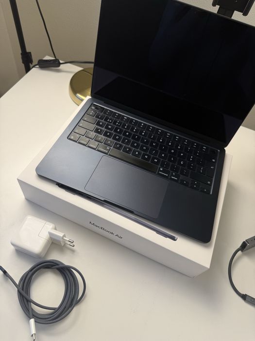 Macbook Air 13” (2022) M2