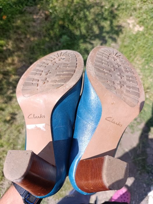 Сині шкіряні туфлі Clarks