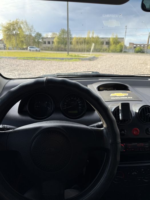 Chevrolet aveo 2005 рік 1.5 бензин
