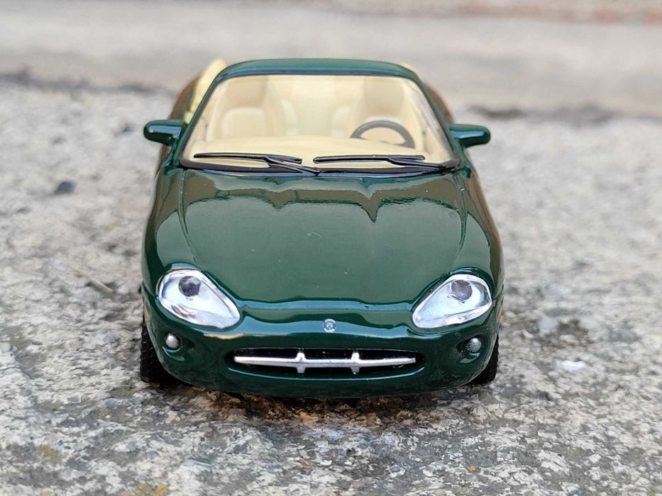 Kolekcja modeli Jaguar XK8 Schuco 1:43 mega unikat