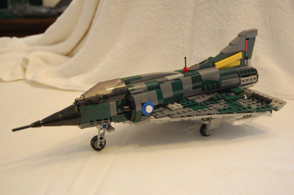 LEGO - 2 caças construídos com peças da Lego