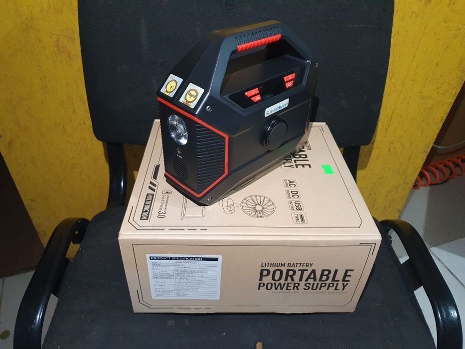 Повербанк 220 V + сонячна панель