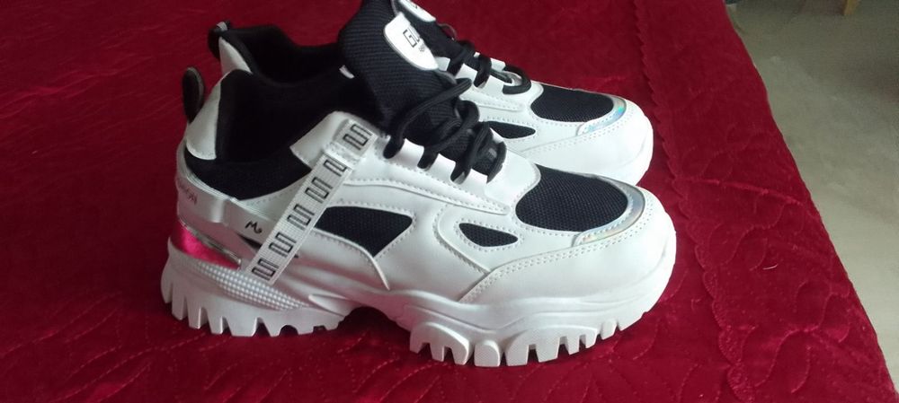Женские кроссовки 40-41  р