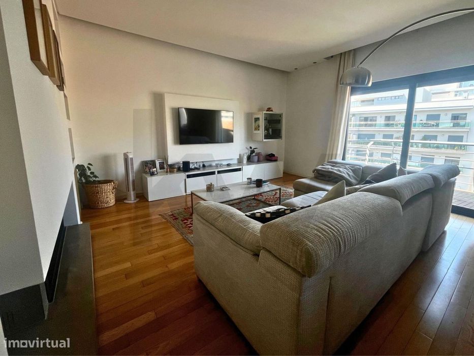 Apartamento T2 em Odivelas nas Colinas do Cruzeiro com estacionamento