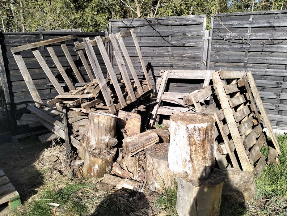Oddam drewno ,stare palety na opał
