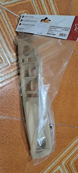 Puxador Esquerdo Condutor Bege BMW X5 E70 - Peça GTD Parts 2007 a 2014