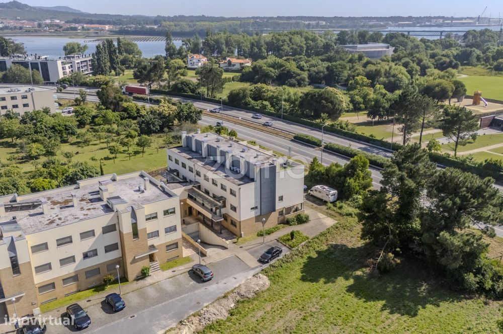 Apartamento T3 com 2 Garagens - Meadela