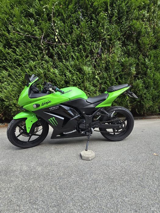 Kawasaki Ninja 250R (EX250K) 2011 – Excelente estado, pronta a circular