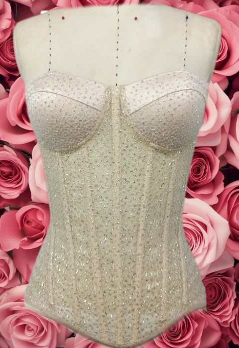 Корсети , і корсетні сукні