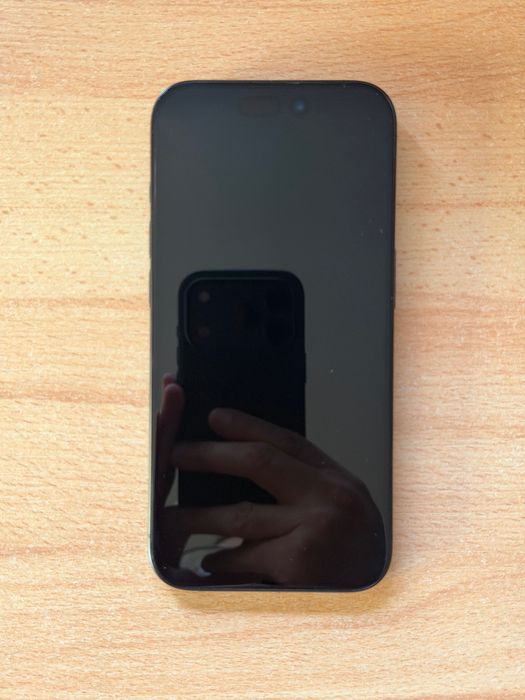 iPhone 15 pro Tytan czarny