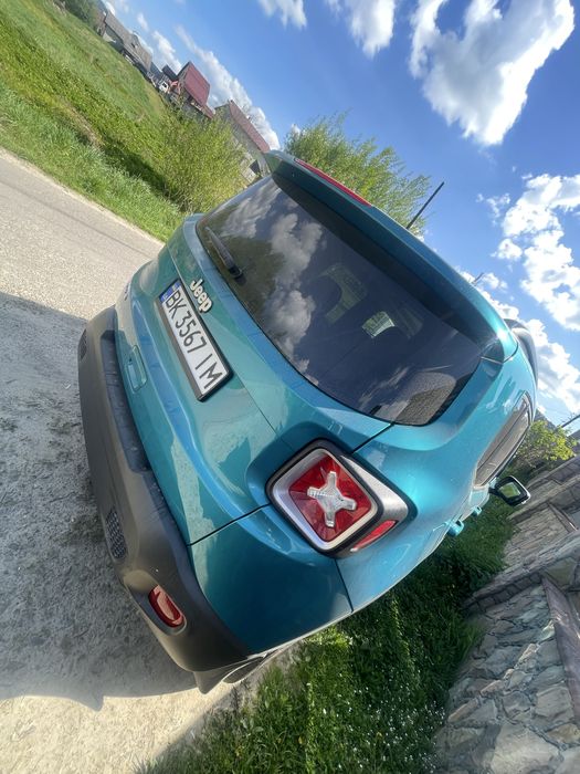 Джип  ! Газ Бензин! Поний привід.