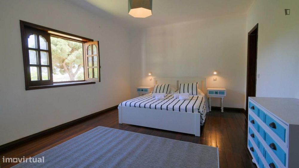Quarto - localizado em Setubal