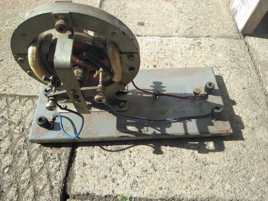 stary   latarnia  piasta kociołek żeliwny myśliwski pomoc szkolna maszyna elektro