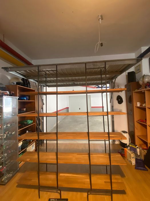 Estante com 5 prateleiras da área store